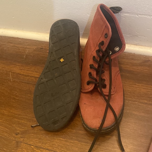 Red Dr. Martens high tops - Picture 3 of 4